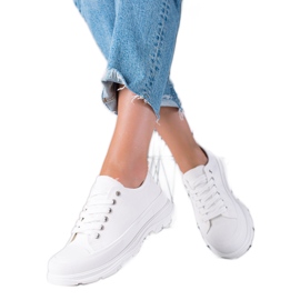 SHELOVET Fehér cipők a platformon