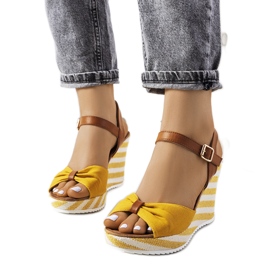 Sárga espadrillák Shishani ékeken