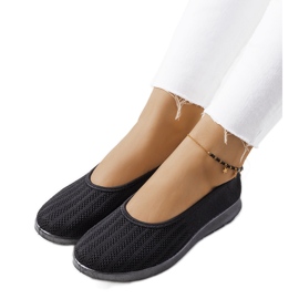 Fekete tornacipő a Meeri cégtől