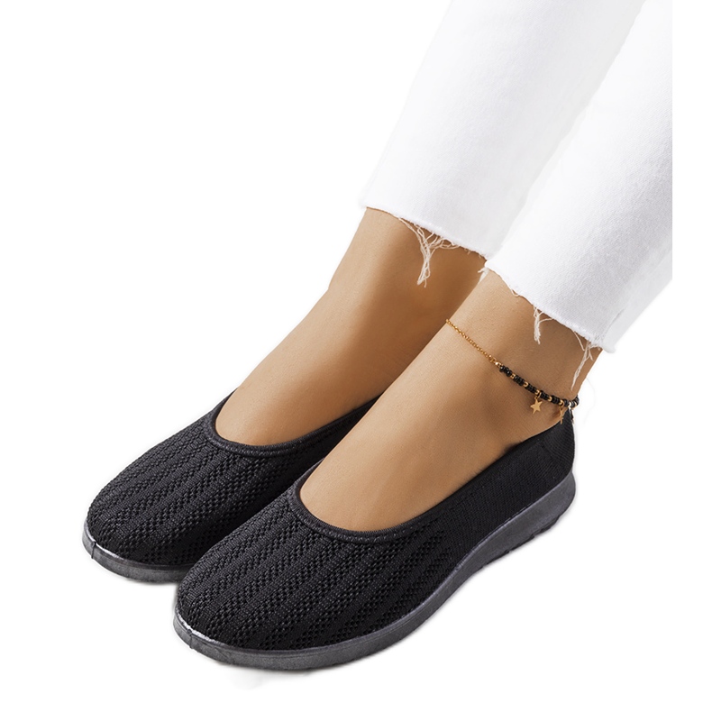 Fekete tornacipő a Meeri cégtől