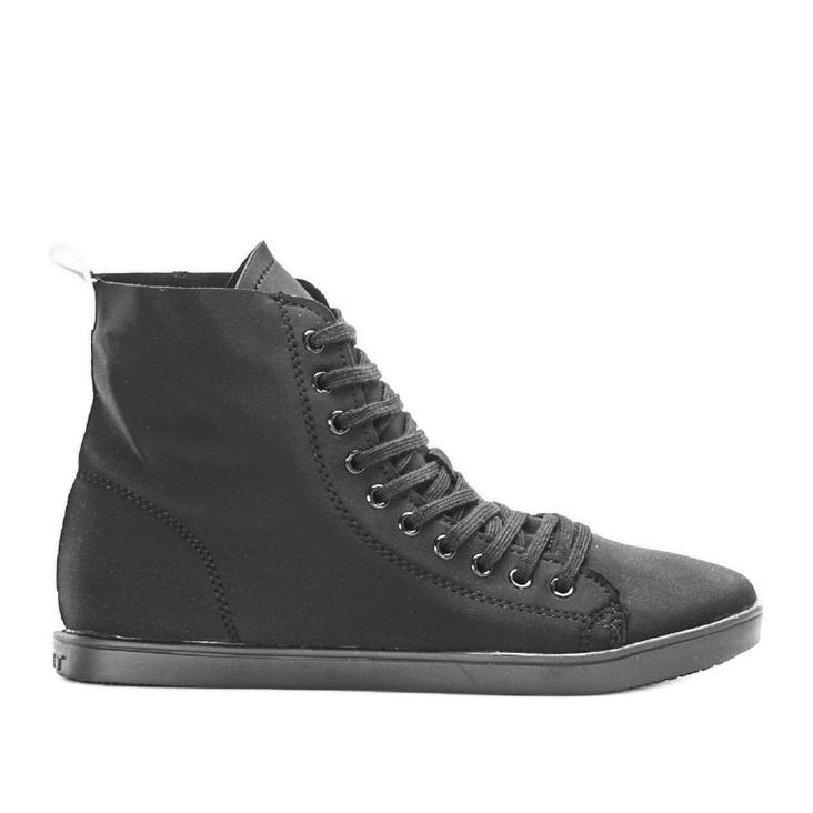 Fekete Karita tornacipő