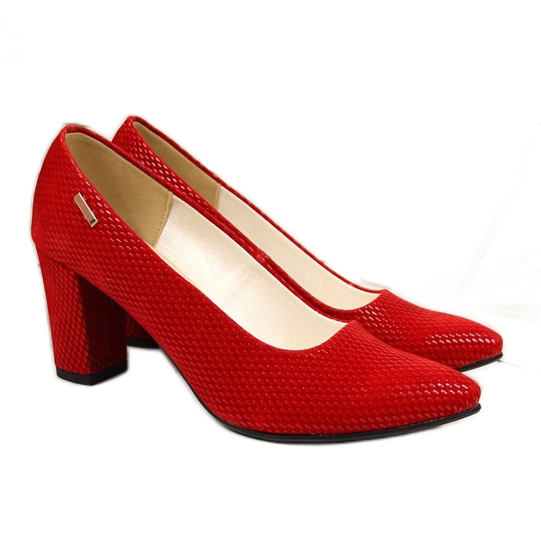 Szivattyúk a poszton piros Monique