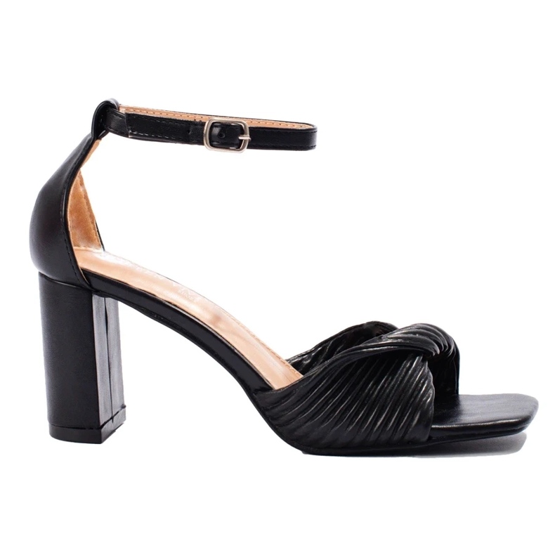 Fekete magas sarkú szandál