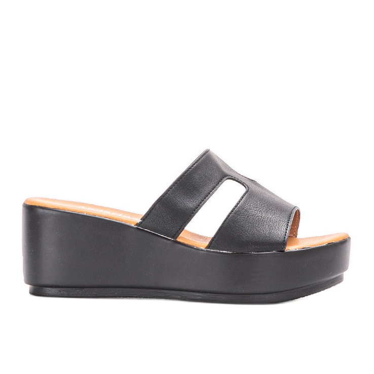 Fekete papucs a Duffel platformon