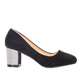 Fekete pumpák Goyal posztján