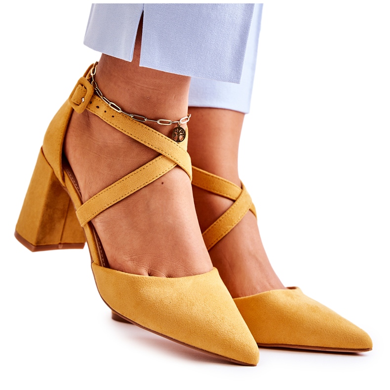 FB1 Divatos Szandálok Egy Sárga Sinari Bar