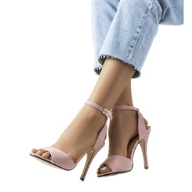 Rózsaszín nyitott pumpák a Luigina sarkon Rózsaszín nyitott pumpák a Luigina sarkon