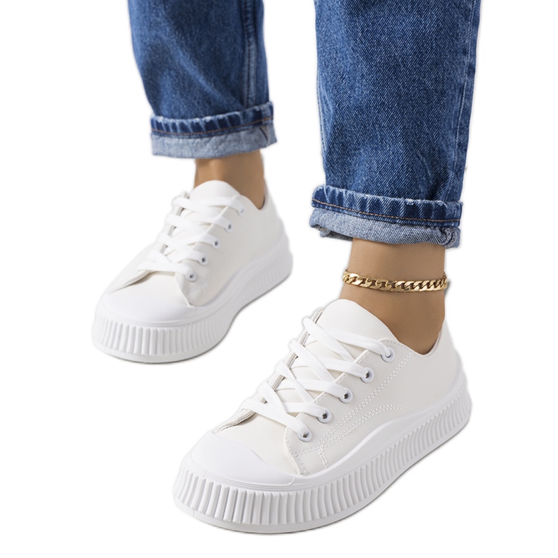 Bézs színű tornacipő a Zargan platformon