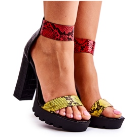 Divatos szandálok egy masszív rúdon Multikolor Elisen fekete piros sárga