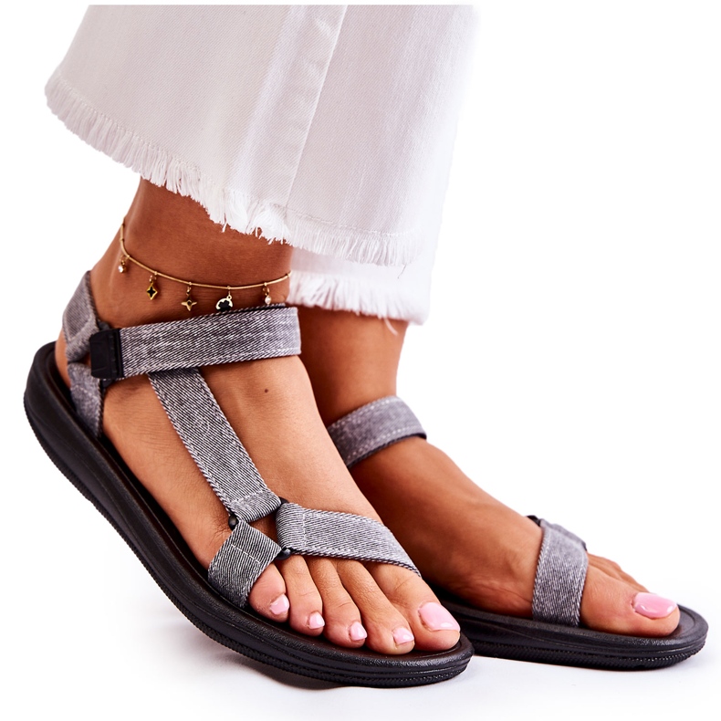 PM1 Klasszikus női szandál tépőzárral, szürke Kalla