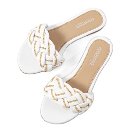 BM Fehér elegáns Correra papucs