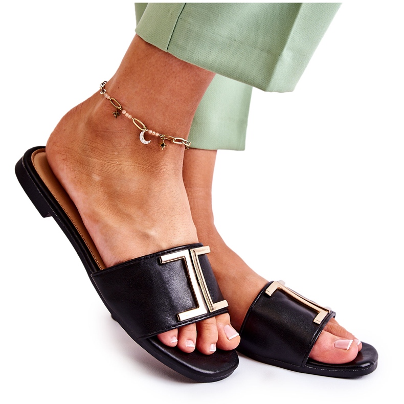 PG1 Klasszikus női bőrpapucs fekete maren díszítéssel