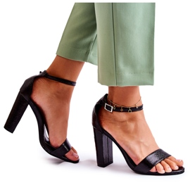 Klasszikus Bőr Szandál Egy Bar Fekete Sallen