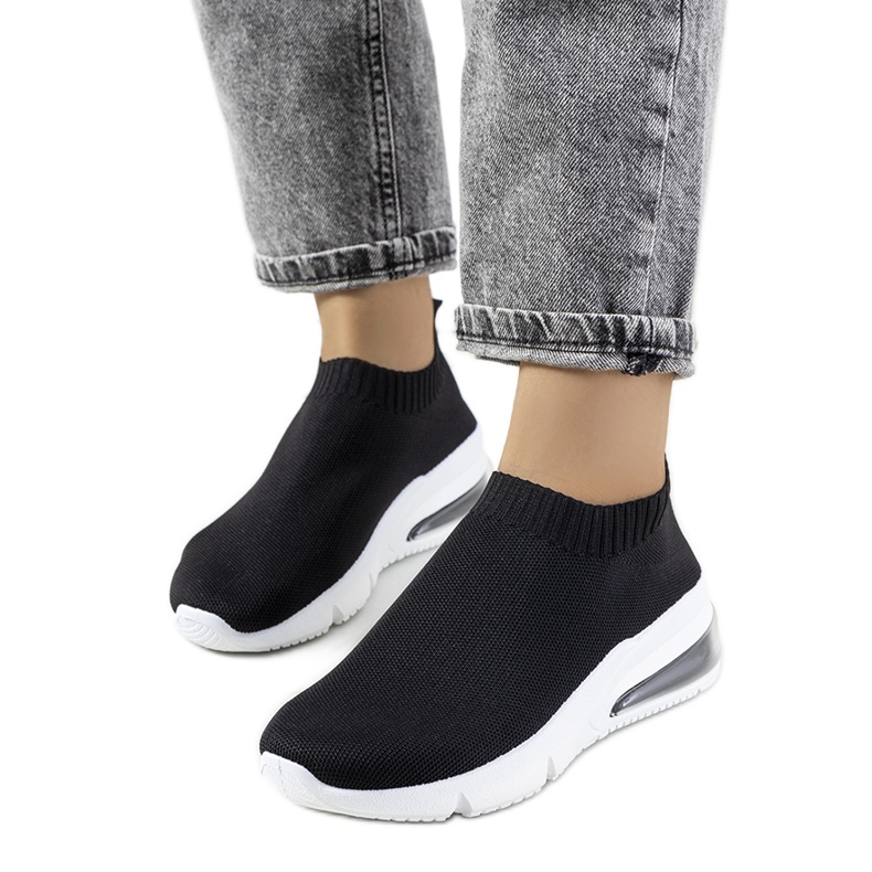 Fekete tornacipő a Trudy-tól Fekete tornacipő a Trudy-tól