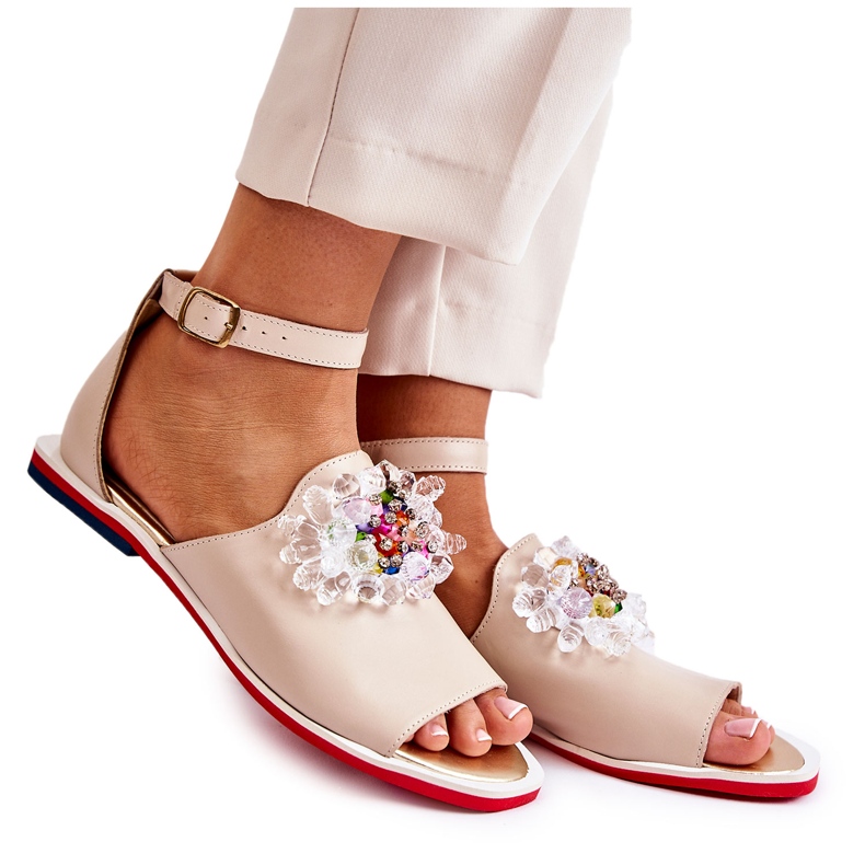 PA2 Női bőr szandál bézs Nevassa díszítéssel