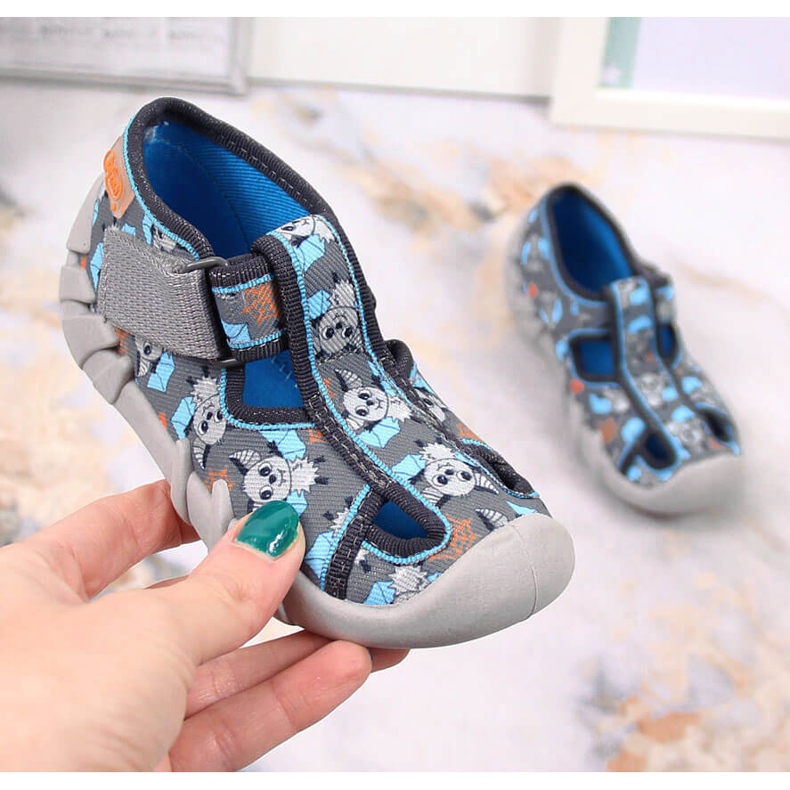 Tépőzáras gyerekpapucs ütővel Befado szürke