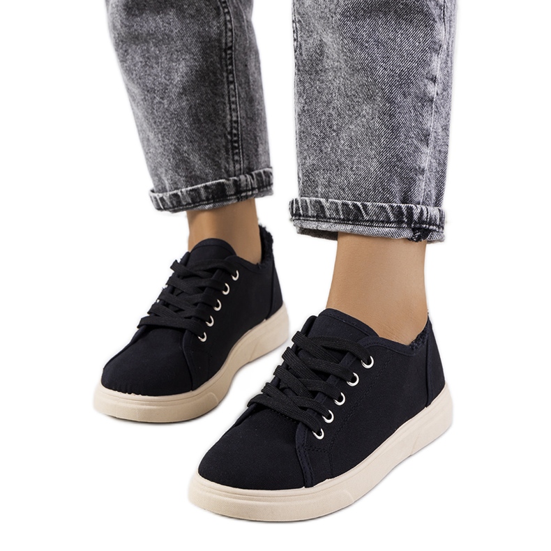 PA1 Fekete klasszikus tornacipő az Estes márkától