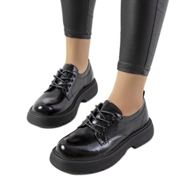 Fekete fűzők a Henris platformon