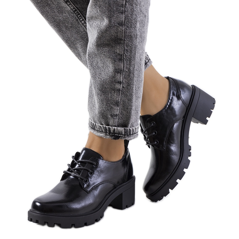 A márka fekete magas sarkú cipői Vance