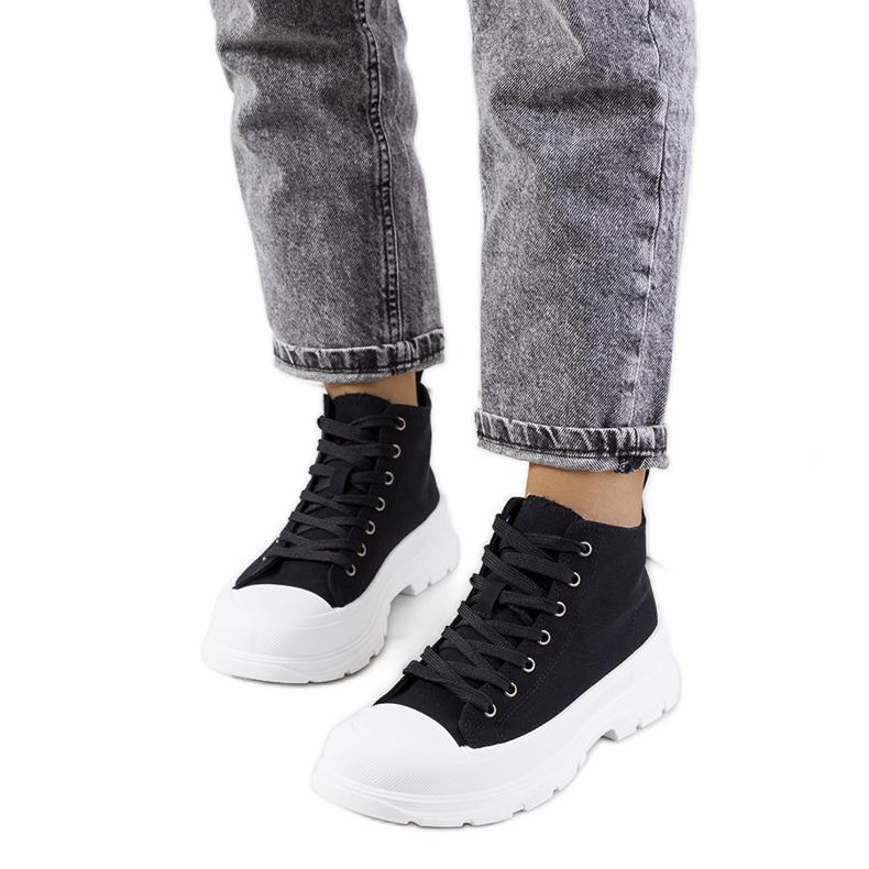 PA1 Fekete tornacipő a Saverio-tól