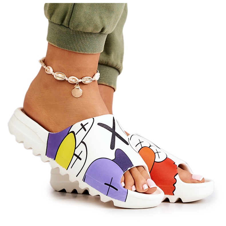 Gumi flip -flopok fehér nyomtatással