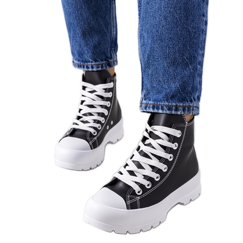 Fekete tornacipő a Curley platformon