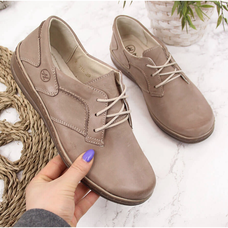 Kényelmes bőr női cipő bézs Helios 715 színben Kényelmes bőr női cipő bézs Helios 715 színben