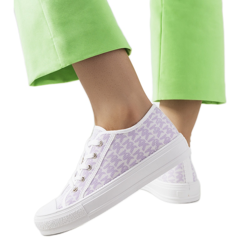 Chelms fehér és lila tornacipő