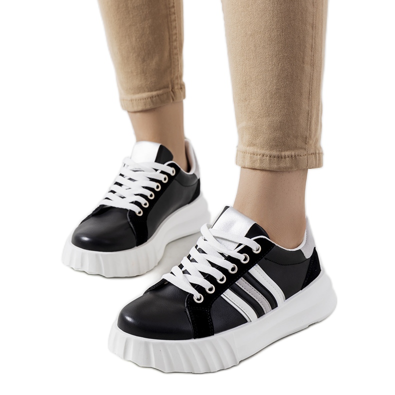 Fekete tornacipő a Prinsep platformon Fekete tornacipő a Prinsep platformon