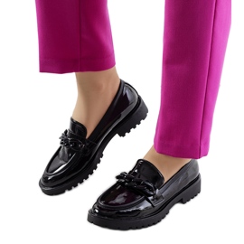 Fekete lakkozott cipő a Zezag márkától Fekete lakkozott cipő a Zezag márkától