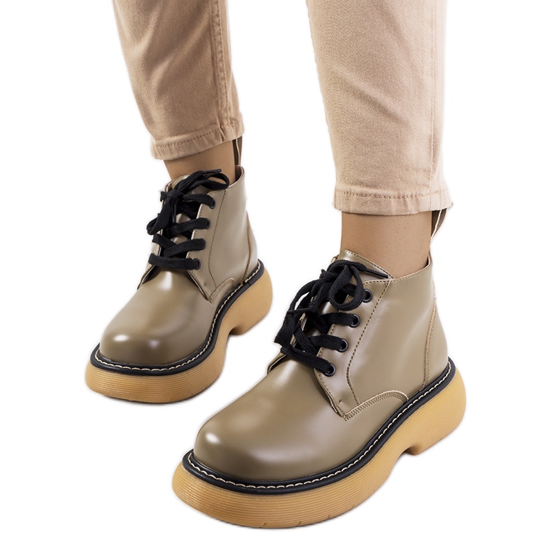 A márka zöld csizmái Redelek