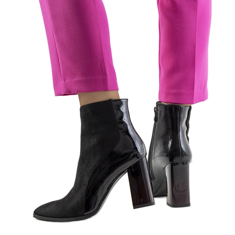 Fekete csizma a Leonar poszton