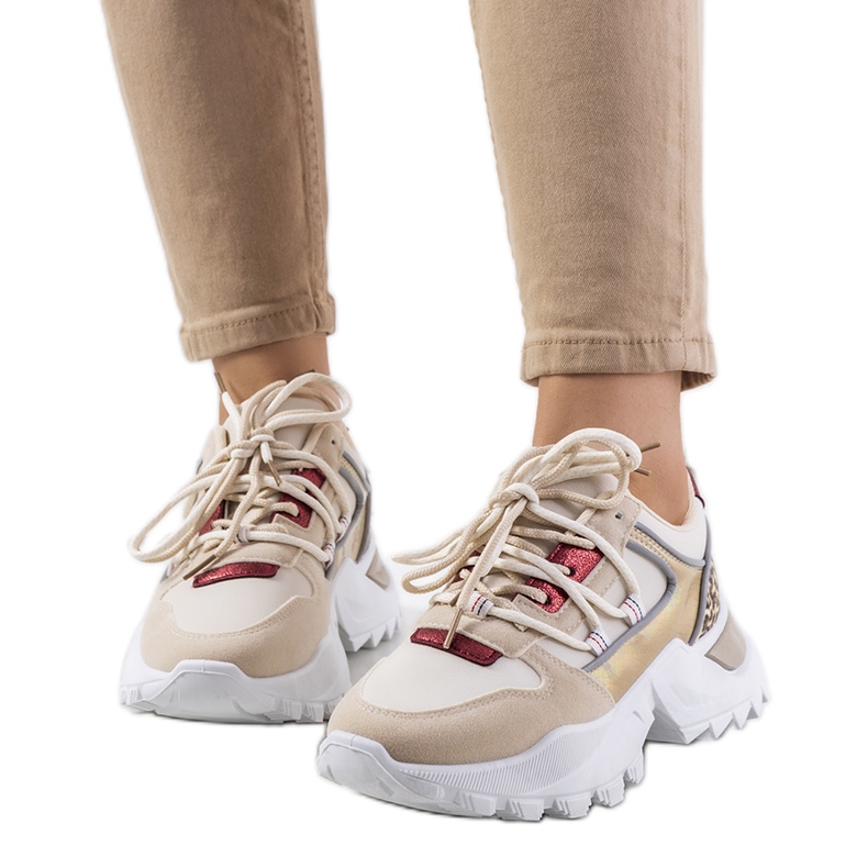 Bézs színű tornacipő az Amarillotól aranysárga