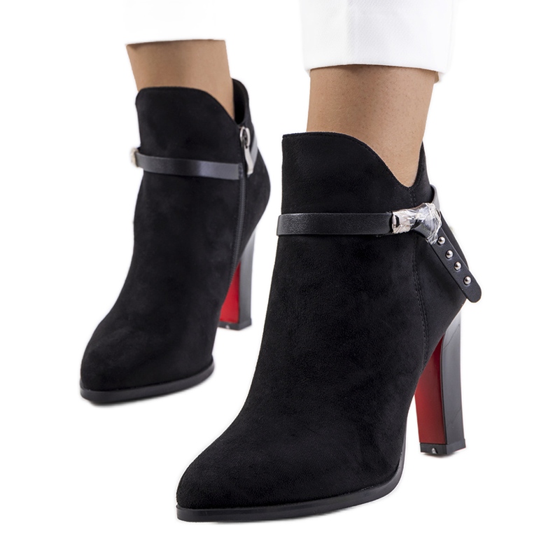 Fekete Deshi magassarkú