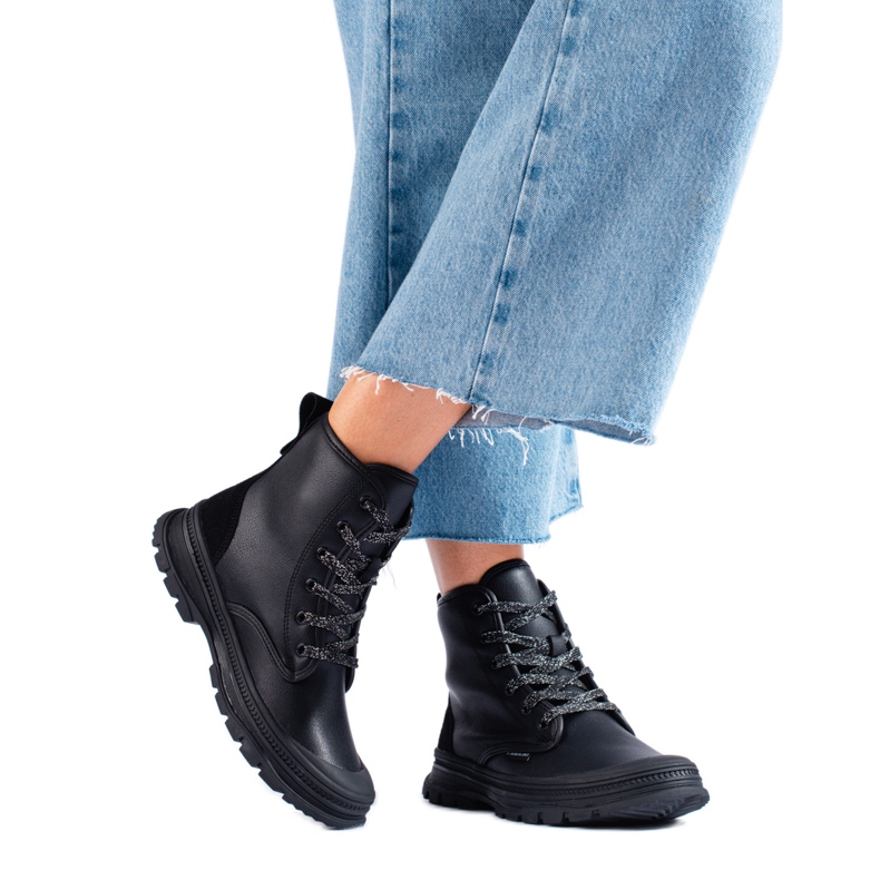 T.Sokolski Sokolski fűzős női csizma ökológiai bőrből fekete