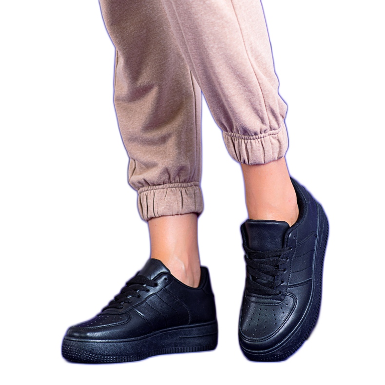 Fekete női sportcipő a Shelovet platformon