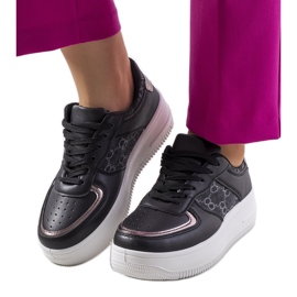 Fekete női tornacipő a Luziától Fekete női tornacipő a Luziától