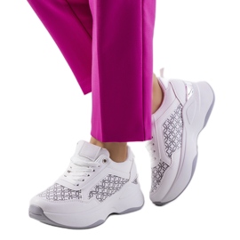 Milan fehér tornacipője Milan fehér tornacipője