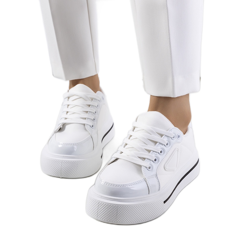 BM Fehér tornacipő vastag Scrabster talppal