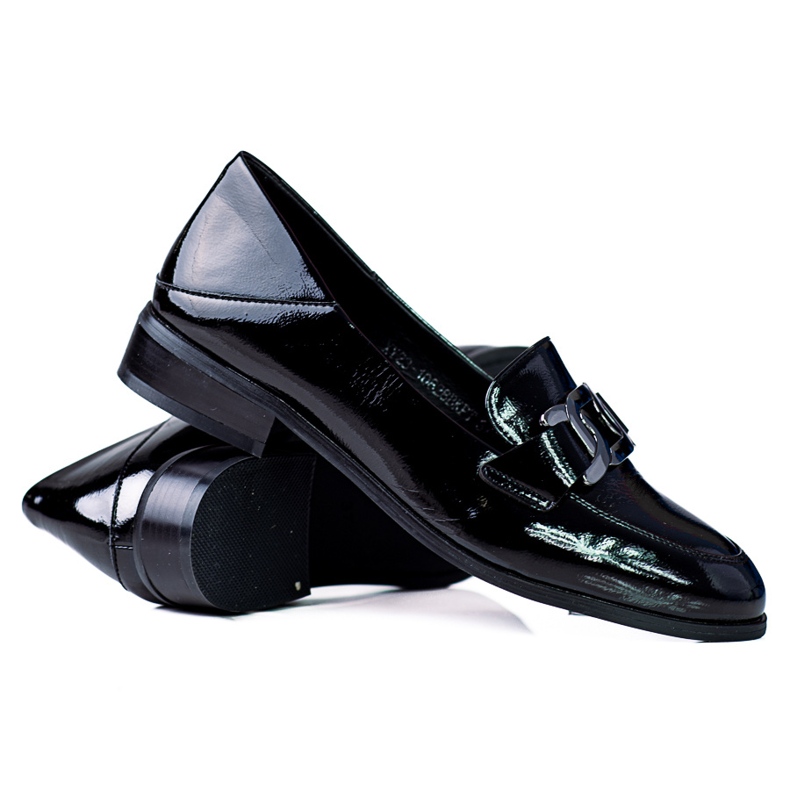 Klasszikus női mokaszin Vinceza fekete lánccal Klasszikus női mokaszin Vinceza fekete lánccal