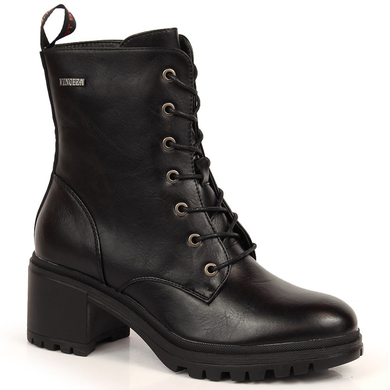 Fekete Vinceza fűzős csizma a poszton