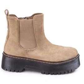 Barna női Chelsea csizma a Shelovet platformon, környezetbarát velúrból Barna női Chelsea csizma a Shelovet platformon, környezetbarát velúrból