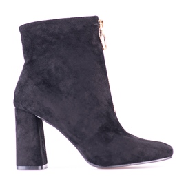 Fekete női csizma a Shelovet oszlopon, arany cipzárral