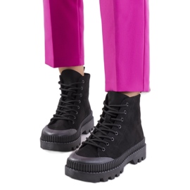 Fekete Avenis tornacipő