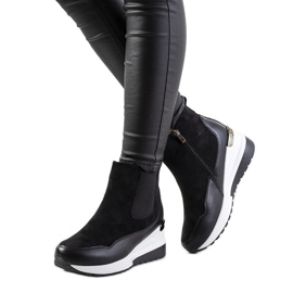 BM Fekete Arkala szigetelt ékcsizma