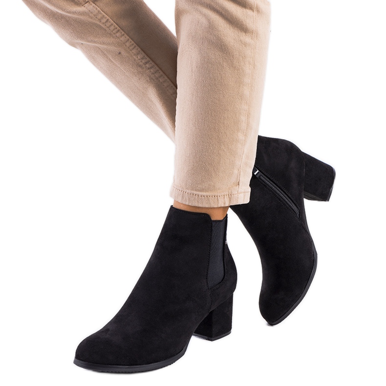 Fekete bokacsizma a Runswick poszton Fekete bokacsizma a Runswick poszton