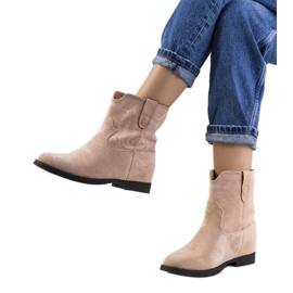 Bézs bokacsizma fedett farkasfenyő ékkel