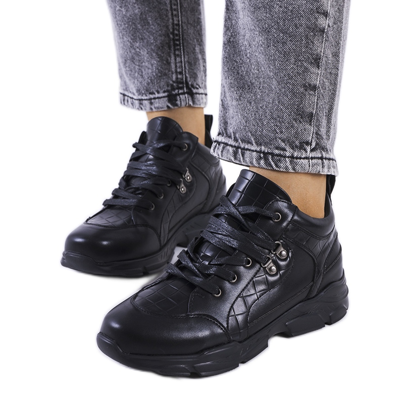 BM Fekete tornacipő vastag Chiphury talppal