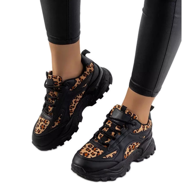 Fekete Akron tornacipő