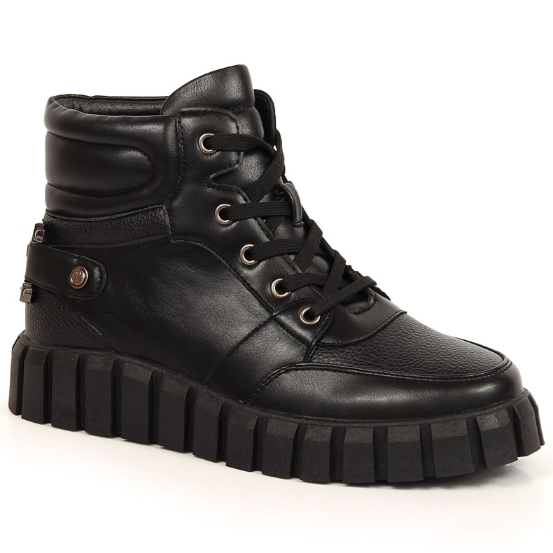 Női emelvénymunkások fekete Potocki díszítéssel